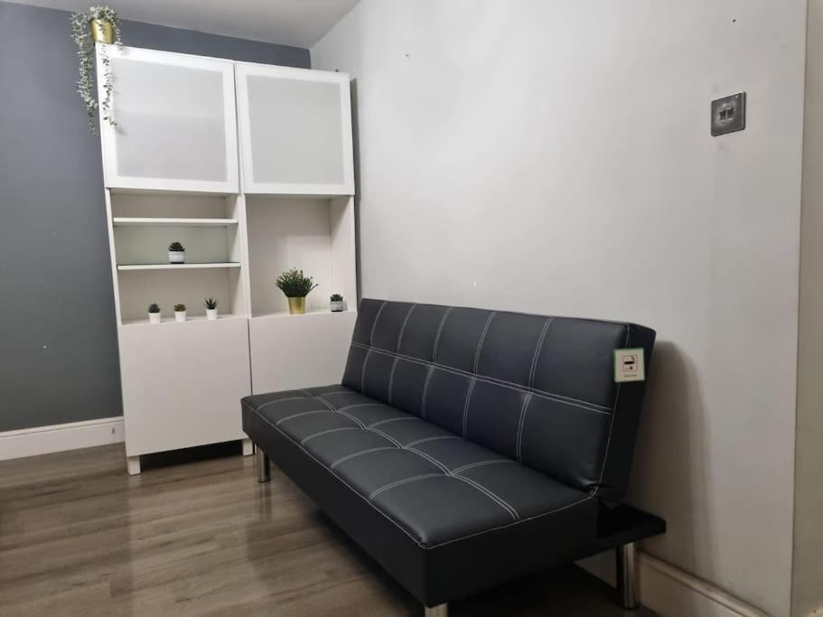 Beautiful 4 Bed Immaculate Condition Refurbished Property رومفورد المظهر الخارجي الصورة